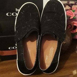 Gently worn Tom's. Black felt Altair Slip Ons.